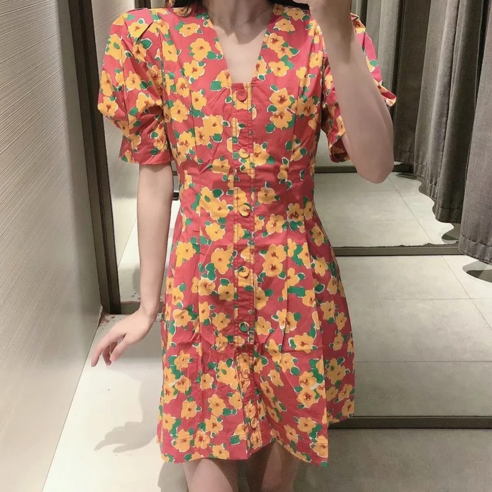 Elegant Floral Print V-neck Short Sleeve Women Dress Summer Single Breasted Retro Mini Dress Female Chic Streetwear 210521, As pic
Elegant Floral Print V-neck Short Sleeve Women Dress Summer Single Breasted Retro Mini Dress Female Chic Streetwear 210521, As pic