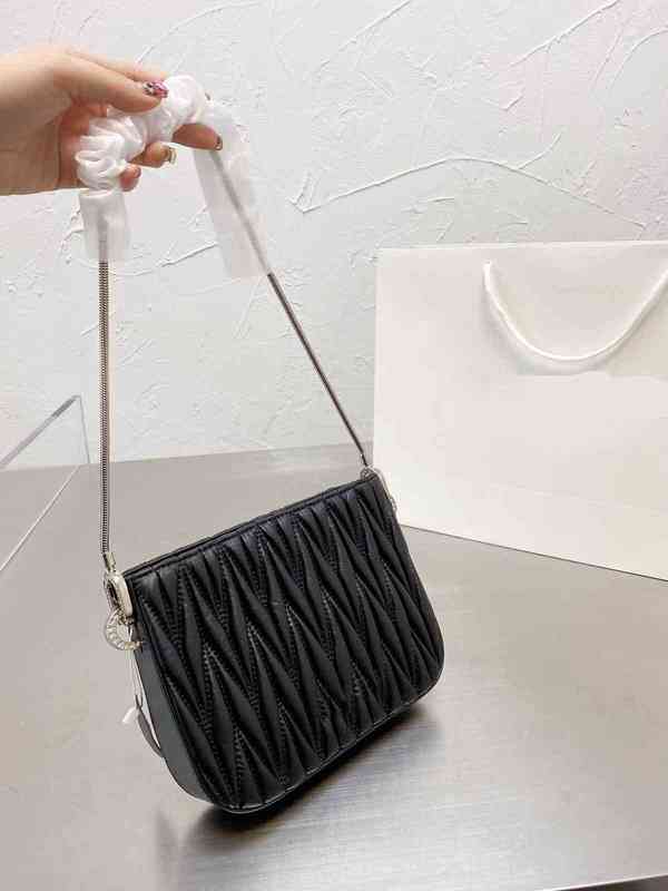 Shoulder Bags Women Crossbody Messenger Classic logo Handbag High capacity Brand Designer Clutch Fashion Leather Lady Wallet 1105, Black
Shoulder Bags Women Crossbody Messenger Classic logo Handbag High capacity Brand Designer Clutch Fashion Leather Lady Wallet 1105, Black