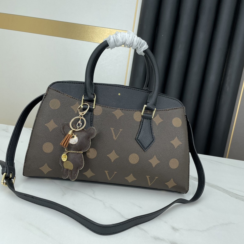 Designer ladies Evening Bags handbag leather luxury courier code letters top quality fashion classic style square fashion size 32-23-13cm
Designer ladies Evening Bags handbag leather luxury courier code letters top quality fashion classic style square fashion size 32-23-13cm