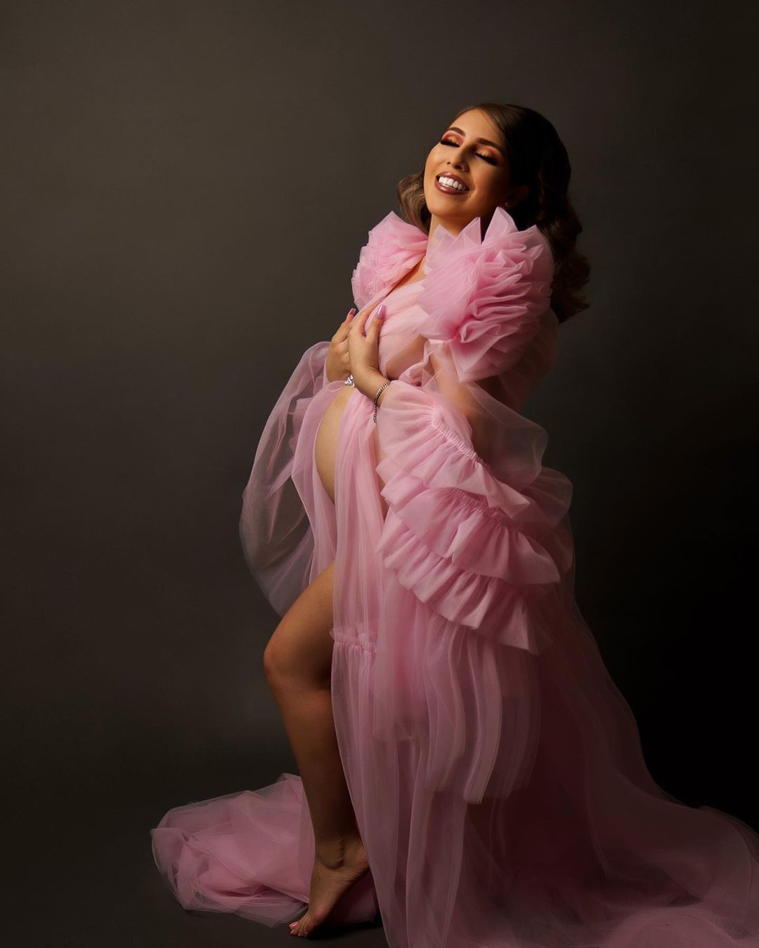 Elegant Pink Maternity Sleepwear for Photoshoot Tulle Bathrobe Sexy Off Shoulder Long Sleeve Tiered Ruffles Prom Dress