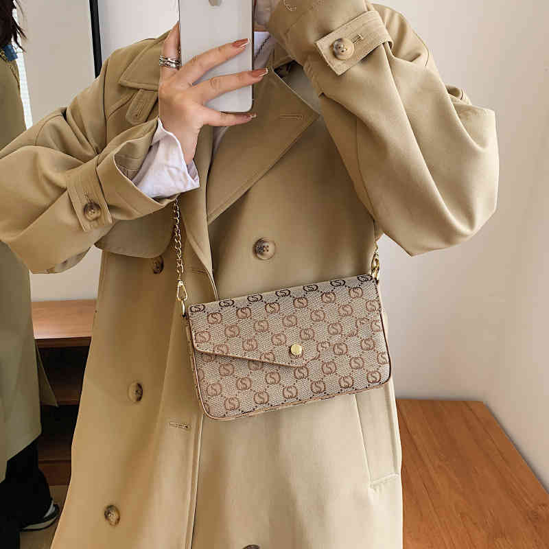 Purse printing small square female autumn and winter new Signature chain sling shoulder bag version style, White
Purse printing small square female autumn and winter new Signature chain sling shoulder bag version style, White