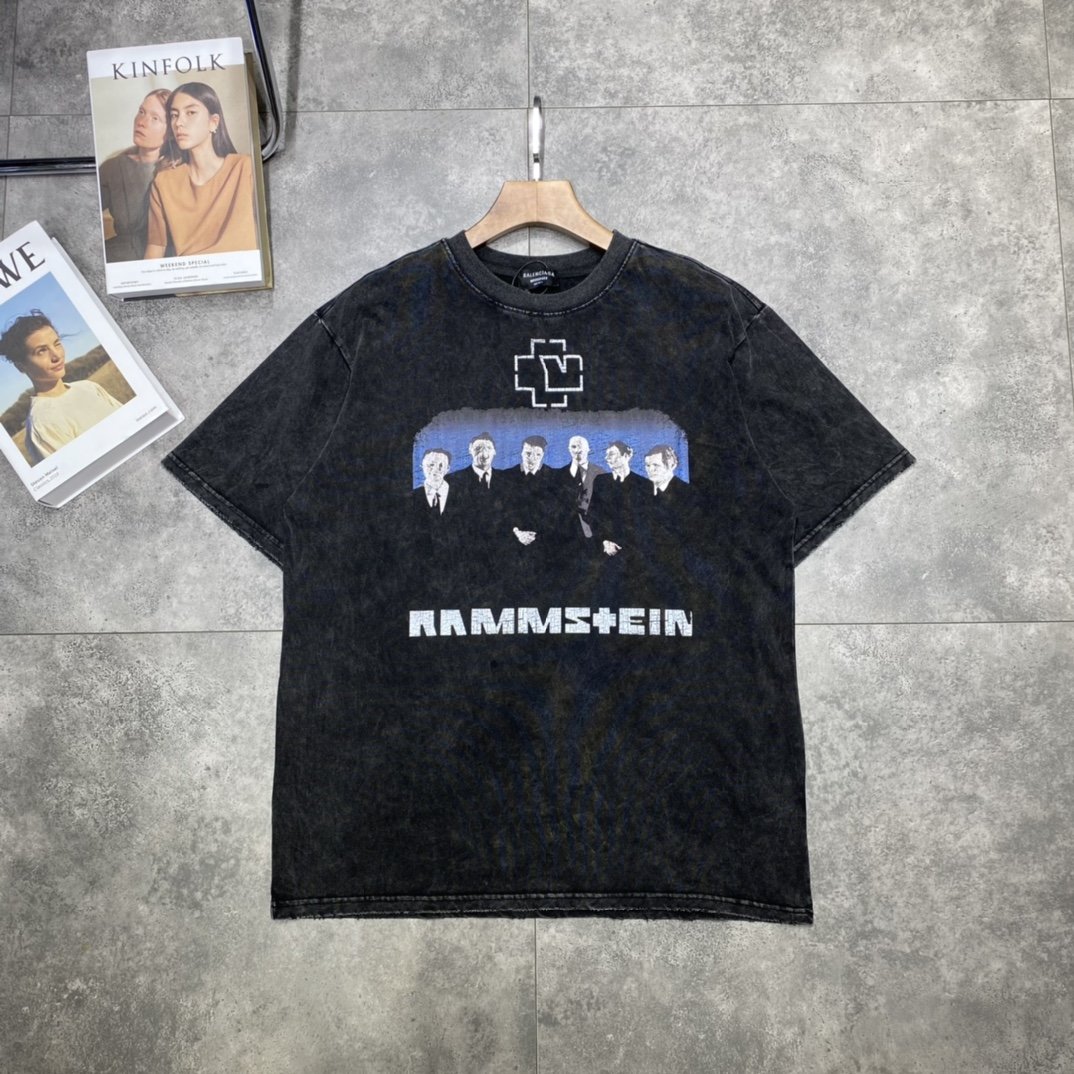 21FW maison france mens T shirt Casual classic letter paris BÀLÈNCIÀGÀ Balencaiga Short sleeve T-shirt high quality tshirt streetwear foam runner
21FW maison france mens T shirt Casual classic letter paris BÀLÈNCIÀGÀ Balencaiga Short sleeve T-shirt high quality tshirt streetwear foam runner