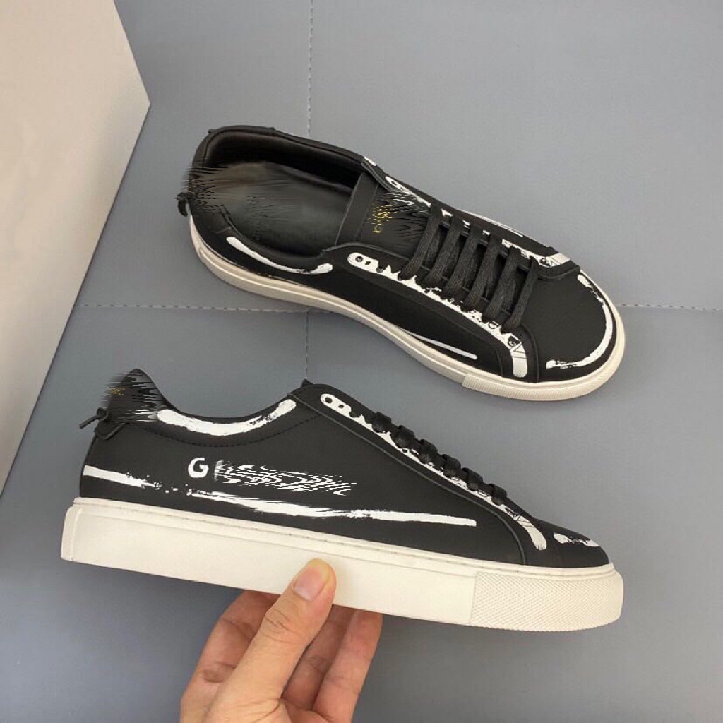 2021 casual men designer shoes flat letter printed Luxury black white Mens shoe sneakers sports trainers streetwear 
2021 casual men designer shoes flat letter printed Luxury black white Mens shoe sneakers sports trainers streetwear