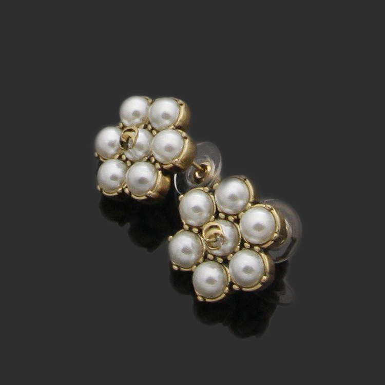 high quality women designer copper studs G letter flower pearl gold silver rose color earrings trendy jewelry
high quality women designer copper studs G letter flower pearl gold silver rose color earrings trendy jewelry