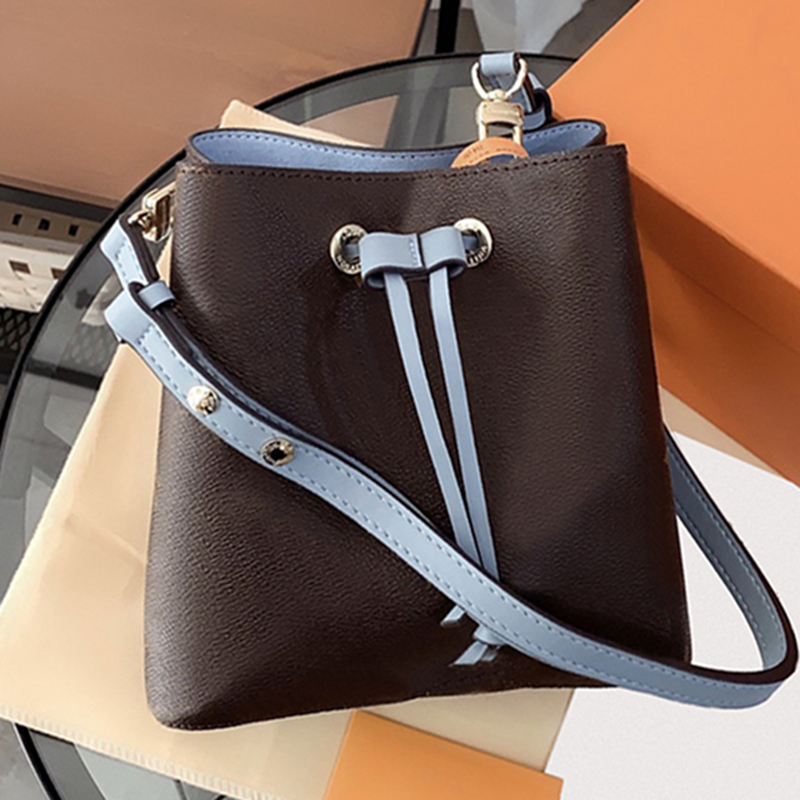 Luxurys designer high Quality Ladies 2021 Printed Bucket bag handbag Women fashion mother handbags shoulder bags artwork brand students embroidery temperament, No bags
Luxurys designer high Quality Ladies 2021 Printed Bucket bag handbag Women fashion mother handbags shoulder bags artwork brand students embroidery temperament, No bags