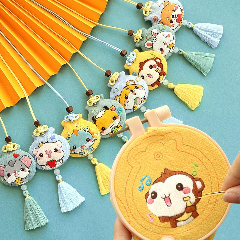 Keychains Chinese Zodiac Signs Needlework DIY Embroidery Keychain Omamori Pendant Protective Talisman Girl Handmade Jewelry Llaveros
Keychains Chinese Zodiac Signs Needlework DIY Embroidery Keychain Omamori Pendant Protective Talisman Girl Handmade Jewelry Llaveros