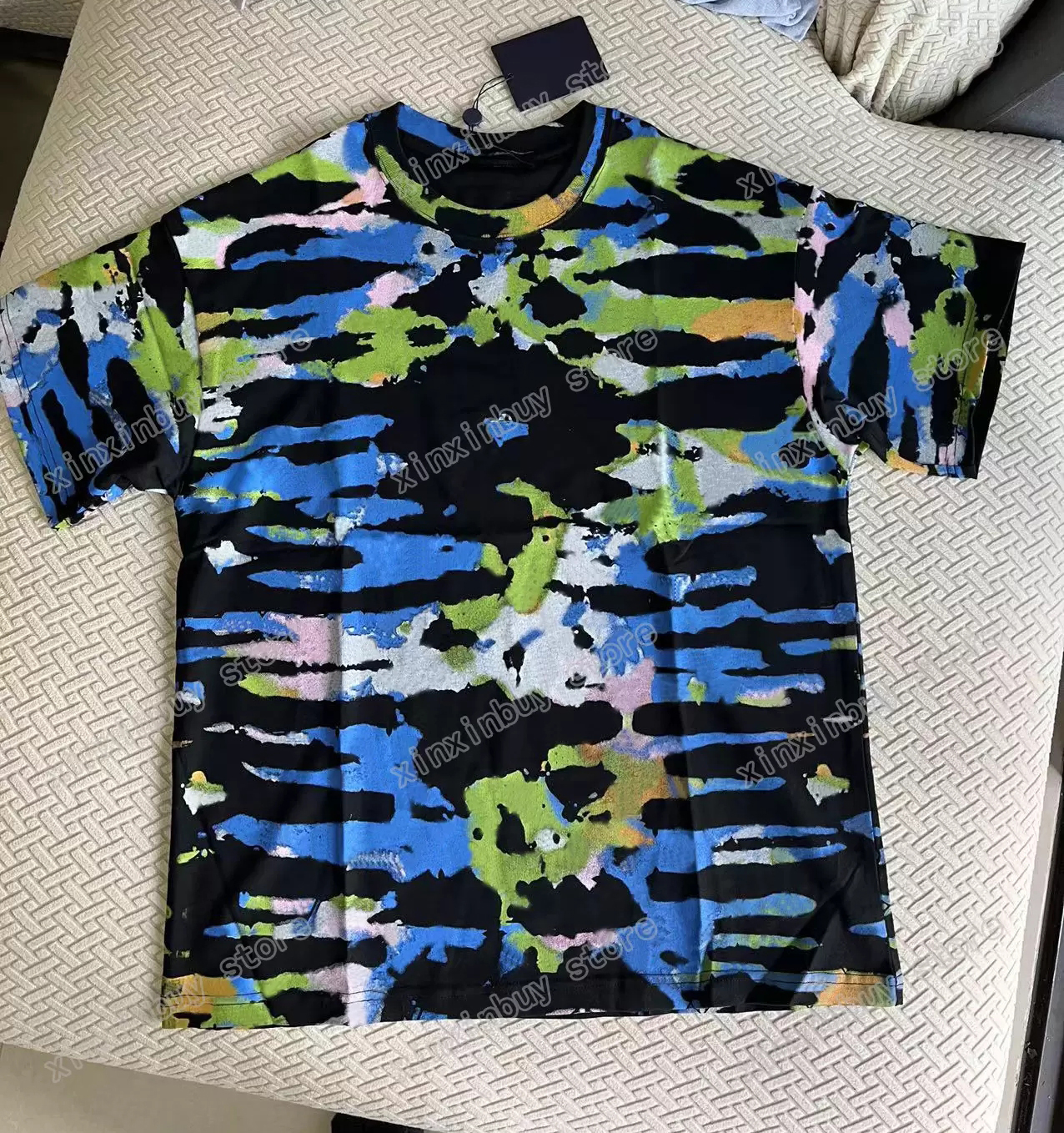 22ss Designers Tee top Mens Womens T Shirts camouflage print cloth Man Paris Fashion T-shirt short Sleeve luxurys Tshirts Black white green XS, White;black
22ss Designers Tee top Mens Womens T Shirts camouflage print cloth Man Paris Fashion T-shirt short Sleeve luxurys Tshirts Black white green XS, White;black