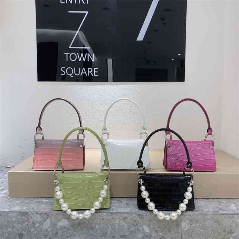 Women Luxurys Designers Bags 2021 pearl underarm sense foreign style fashion gradient portable On Designer Handbag Handbags Totes Crossbody Bag
Women Luxurys Designers Bags 2021 pearl underarm sense foreign style fashion gradient portable On Designer Handbag Handbags Totes Crossbody Bag