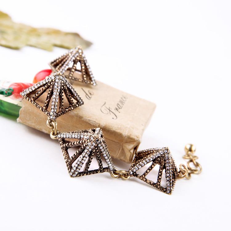 Pendant Necklaces 2021 Fashion Tendency Geometric Hollowed Women Vintage Bracelet Bangles Personality Design Necklace For Jewelry
Pendant Necklaces 2021 Fashion Tendency Geometric Hollowed Women Vintage Bracelet Bangles Personality Design Necklace For Jewelry