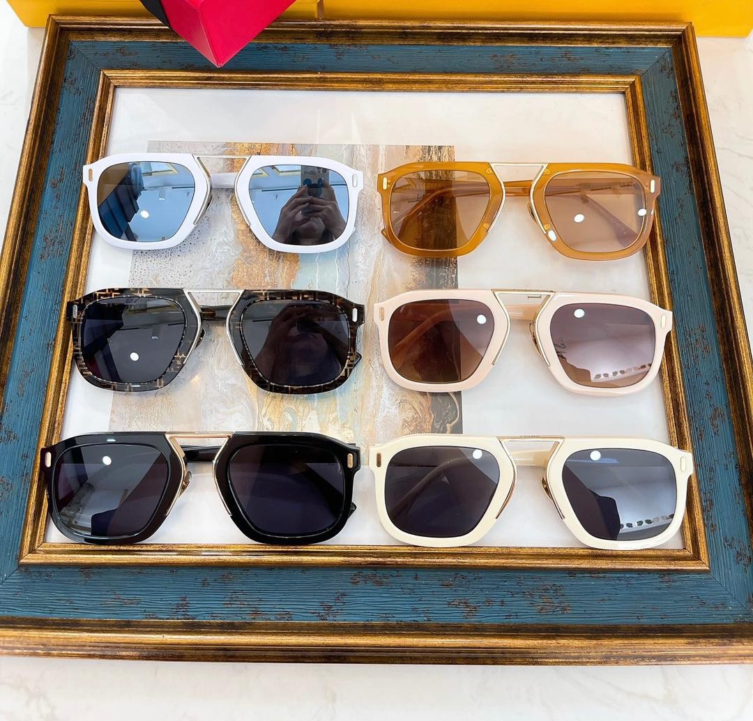 Men Sunglasses for women Latest selling fashion 0103 sun glasses mens sunglass Gafas de sol top quality glass UV400 lens with box
Men Sunglasses for women Latest selling fashion 0103 sun glasses mens sunglass Gafas de sol top quality glass UV400 lens with box