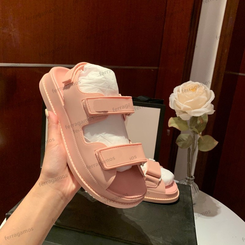 Luxury designer platform womens sandal plaid Velcro Black magic Stick crystal calf leather Quilted Designers Flat Slides Sandals
Luxury designer platform womens sandal plaid Velcro Black magic Stick crystal calf leather Quilted Designers Flat Slides Sandals