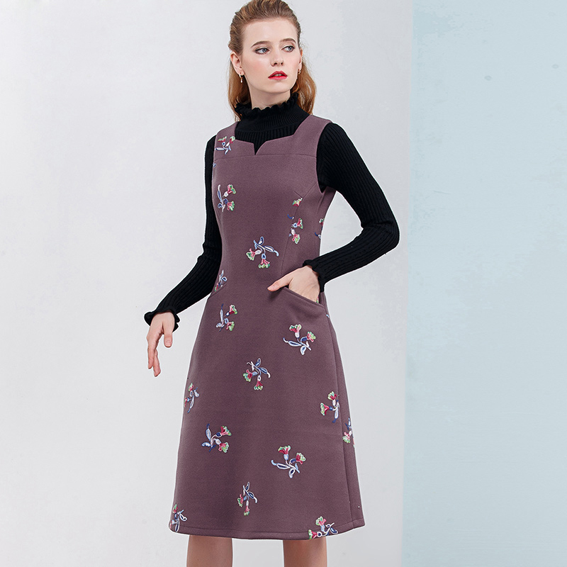 Purple Women Winter Embroidery Woolen Long Dresses Sleeveless Vintage Dress Fashion Women's Vest Slim Clothing Vestidos 210518
Purple Women Winter Embroidery Woolen Long Dresses Sleeveless Vintage Dress Fashion Women's Vest Slim Clothing Vestidos 210518