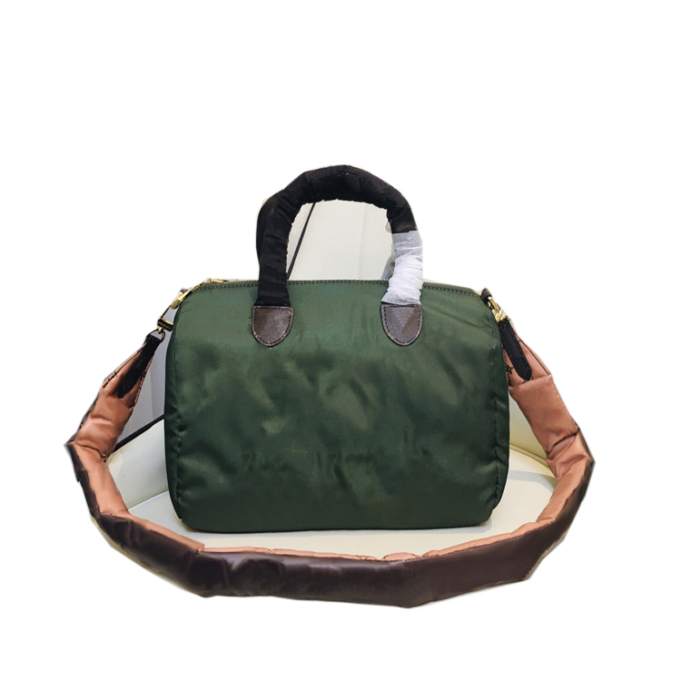 4s Latest Woman luxury designer handbag Shoulder Bags Clutch Bag Recycled nylon Padded outer embroidery Detachable shoulder strap tory handb
4s Latest Woman luxury designer handbag Shoulder Bags Clutch Bag Recycled nylon Padded outer embroidery Detachable shoulder strap tory handb