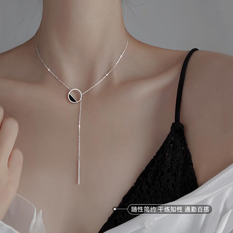 Chains MEYRROYU 925 Sterling Silver Black Semicircular Hollow Pendant Necklace Sexy Clavicle Chain Ladies Temperament Jewelry
Chains MEYRROYU 925 Sterling Silver Black Semicircular Hollow Pendant Necklace Sexy Clavicle Chain Ladies Temperament Jewelry