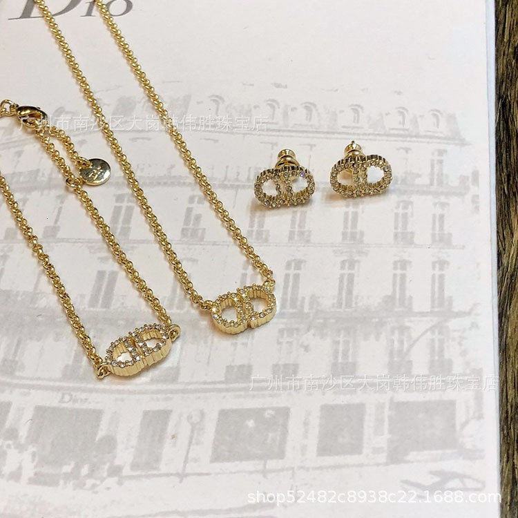 Fashion jewelry bracelet Classic Cd Letter Full Diamond Necklace Hongdi Family Niche Design High Version Bracelet Earrings Women's Net
Fashion jewelry bracelet Classic Cd Letter Full Diamond Necklace Hongdi Family Niche Design High Version Bracelet Earrings Women's Net
