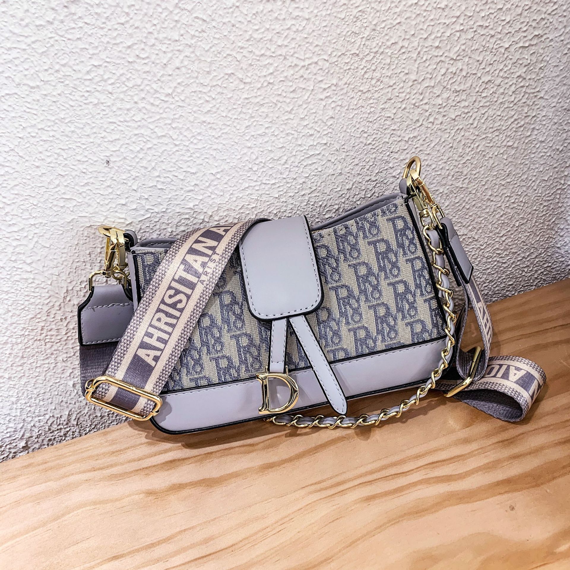 High quality made in Clutch Purse Handbag Bag Woman Bag Shoulder Bags serial number inside, Grey
High quality made in Clutch Purse Handbag Bag Woman Bag Shoulder Bags serial number inside, Grey