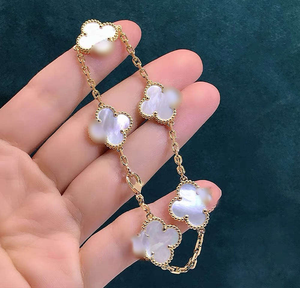 5 Colors Fashion Classic 4 Four Leaf Clover Charm Bracelets Bangle Chain 18K Gold Agate Shell Mother-of-Pearl for Wedding, Golden;silver
5 Colors Fashion Classic 4 Four Leaf Clover Charm Bracelets Bangle Chain 18K Gold Agate Shell Mother-of-Pearl for Wedding, Golden;silver