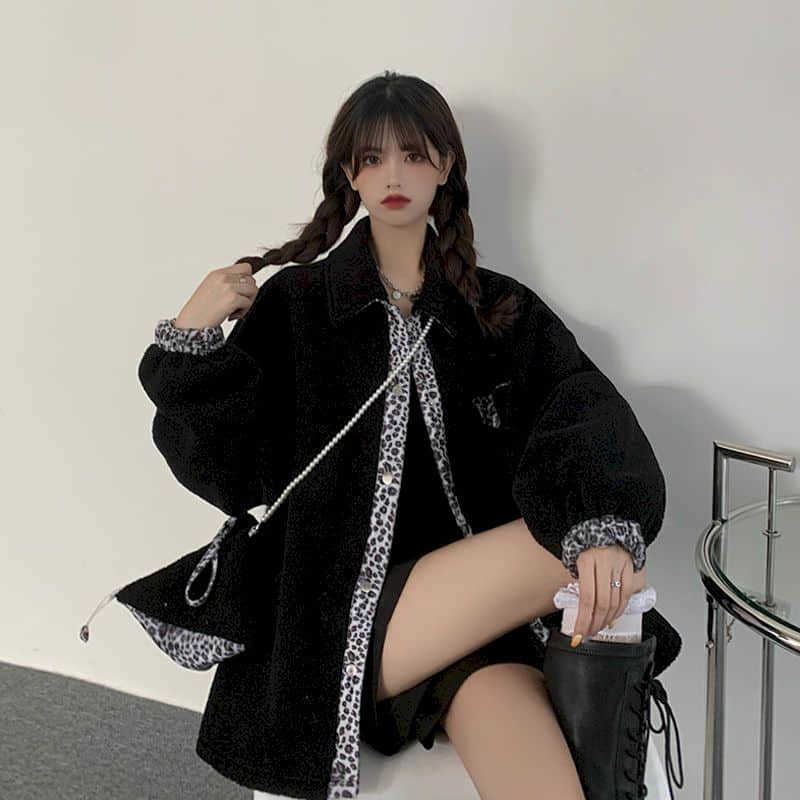 Retro leopard print Jacket long-sleeved top women's Hong Kong flavor autumn winter wear plus size Harajuku style lamb wool coat 210526, Black
Retro leopard print Jacket long-sleeved top women's Hong Kong flavor autumn winter wear plus size Harajuku style lamb wool coat 210526, Black