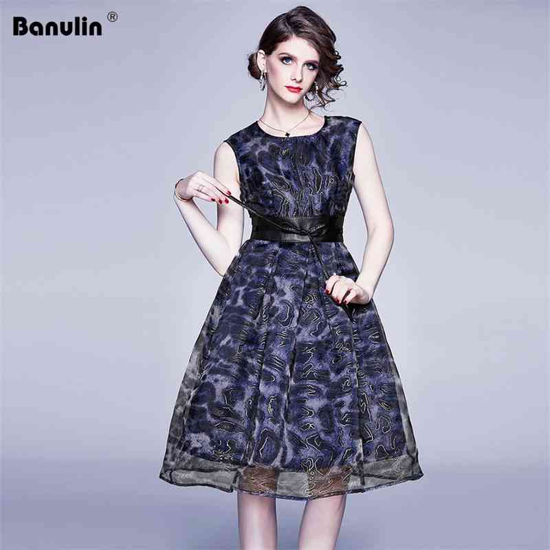 Banulin Summer Sleeveless Organza Dress Spring Runway Women Sexy O-Neck Embroidery Floral Bow Belt Midi Party Vestido 210603, Deep blue
Banulin Summer Sleeveless Organza Dress Spring Runway Women Sexy O-Neck Embroidery Floral Bow Belt Midi Party Vestido 210603, Deep blue