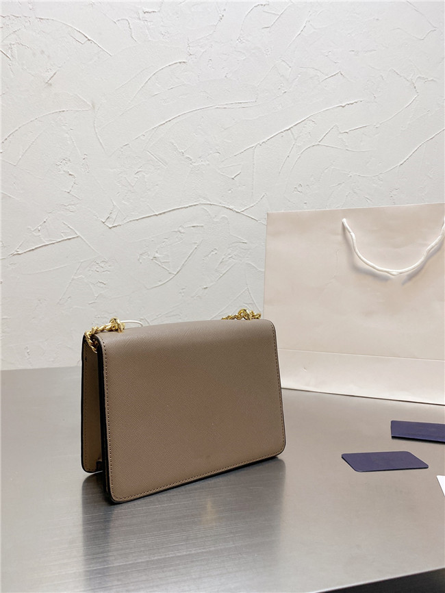 2021 Womens designer handbag luxury should bag fashion tote purse wallet classic simple crossbody bags backpack Small chain organ Handbags Purses, Color 3
2021 Womens designer handbag luxury should bag fashion tote purse wallet classic simple crossbody bags backpack Small chain organ Handbags Purses, Color 3