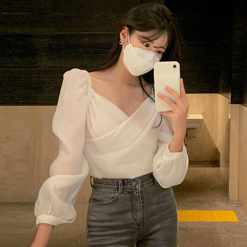 Korejpaa Women Shirt Summer Korean Chic Fairy Soft V-Neck Crossover Careful Machine Exposed Collarbone Puff Sleeve Blouses 210526