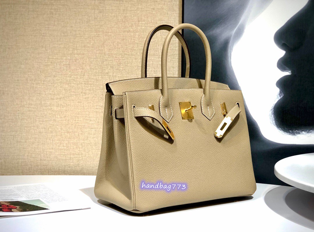 Fashion Handbags High Quality Classic totes Gold buckle Large Berkin luxurys designers bags Genuine Leather womens Shoulder purses
Fashion Handbags High Quality Classic totes Gold buckle Large Berkin luxurys designers bags Genuine Leather womens Shoulder purses