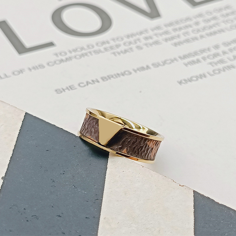 Titanium steel rose gold leather Band ring men's and women's letter L pattern designer luxury social anniversary gift jewelry does not fade
Titanium steel rose gold leather Band ring men's and women's letter L pattern designer luxury social anniversary gift jewelry does not fade