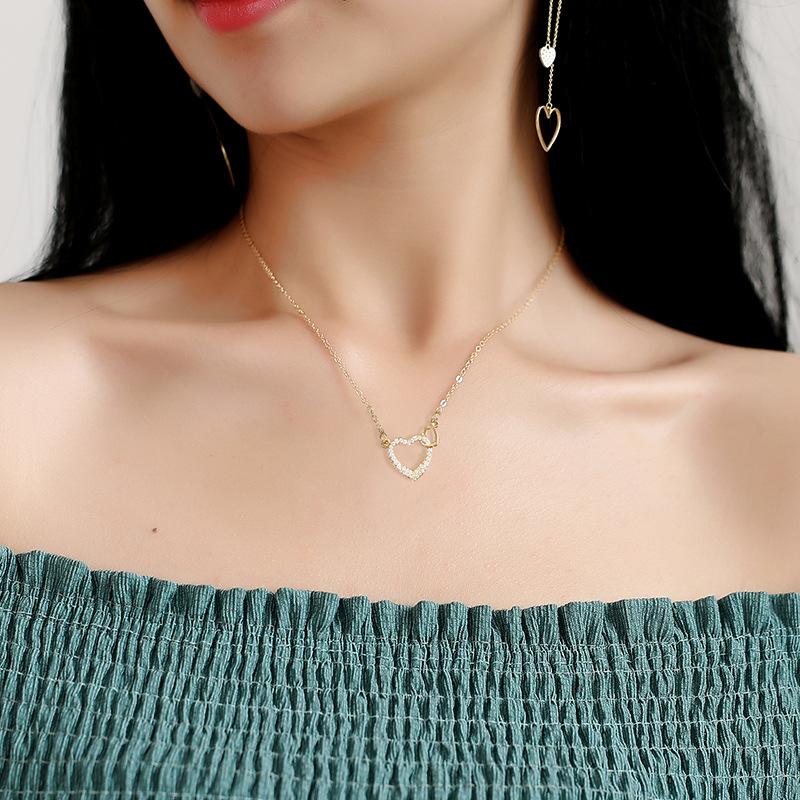 Pendant Necklaces QiLuxy Zircon Hollow Heart For Women Shiny Rhinestone Chain Wedding Jewelry Gifts, Silver
Pendant Necklaces QiLuxy Zircon Hollow Heart For Women Shiny Rhinestone Chain Wedding Jewelry Gifts, Silver