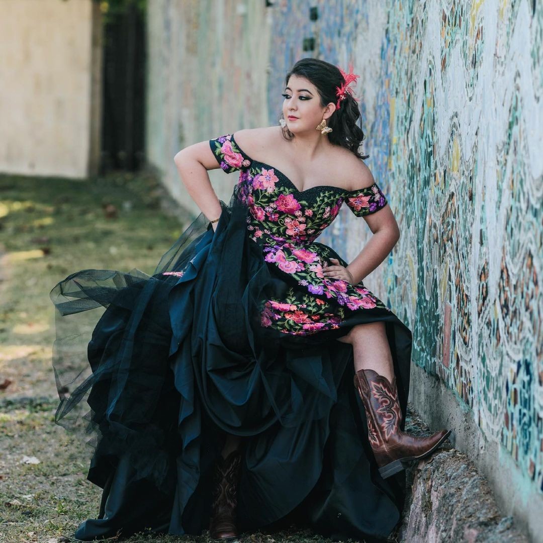 2022 Sexy Black Country Plus size Quinceanera Dresses Ball Gown 3D Floral Flowers Charro Mexicano Satin Off the shoulder XV Vestido de Sweet 15 Prom Eveening Dress, Hunter
2022 Sexy Black Country Plus size Quinceanera Dresses Ball Gown 3D Floral Flowers Charro Mexicano Satin Off the shoulder XV Vestido de Sweet 15 Prom Eveening Dress, Hunter