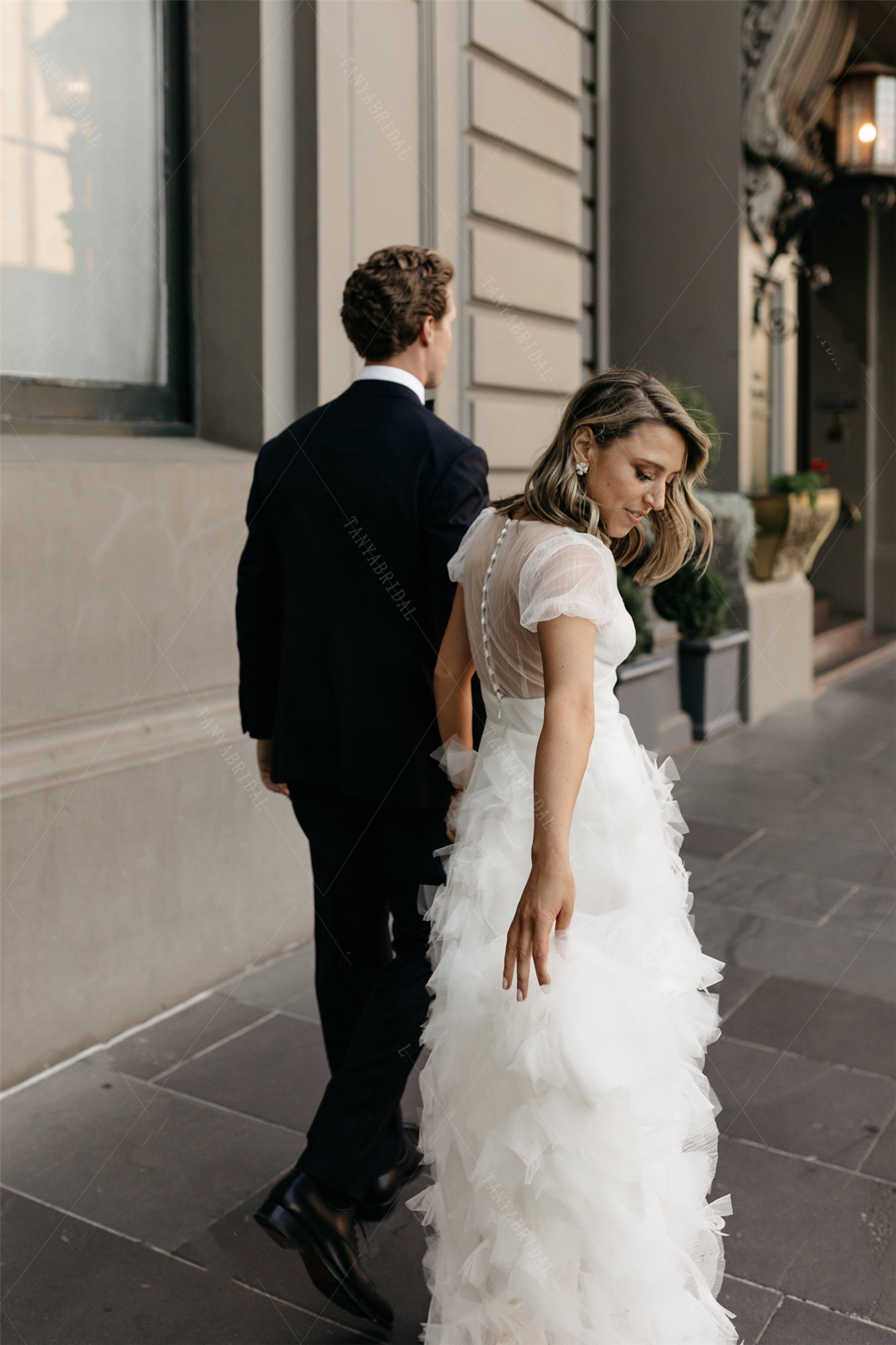 Bohemian Country Wedding Dresses with Cap Sleeve 2022 V-neck Handmade Butterfly Outdoor Beach Pleats Bridal Gowns
