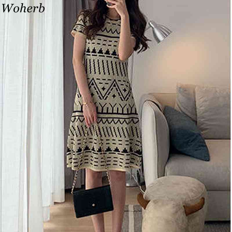 Vintage Jacquard Knitted Vestidos Crew Neck Short Sleeve Sexy Bodycon Korean Summer Dresses Mini Stretch Woman Dress 210519