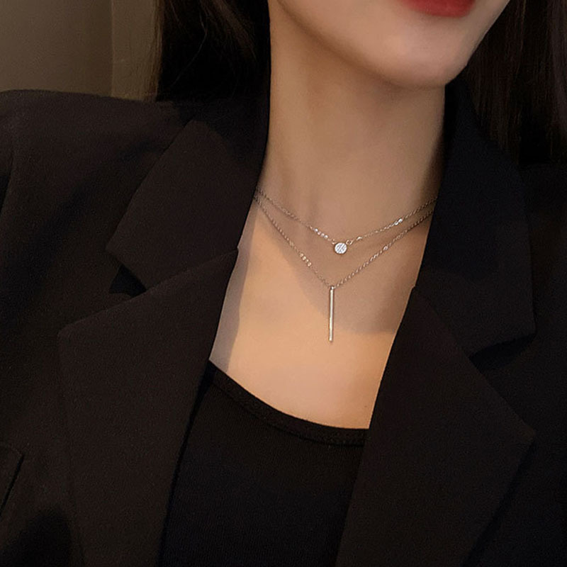 Double Zircon Pendant Necklace Female Niche Temperament Metal Rod Titanium Steel Clavicle Chain Accessories
Double Zircon Pendant Necklace Female Niche Temperament Metal Rod Titanium Steel Clavicle Chain Accessories