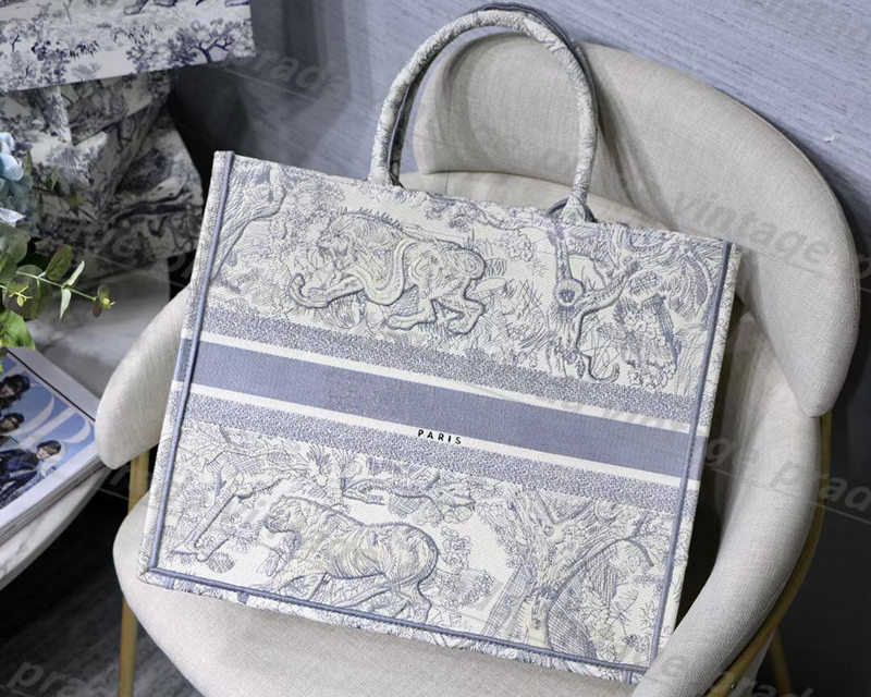 2022Top quality embroidery original Luxurys Designers Bags hobo embroidered tiger pattern large capacity shopping bag handbag tote pursehandbag, Grey tiger
2022Top quality embroidery original Luxurys Designers Bags hobo embroidered tiger pattern large capacity shopping bag handbag tote pursehandbag, Grey tiger