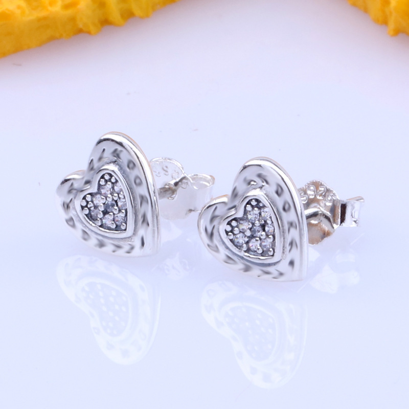 925 Sterling Silver Classic Female Stud White Zircon Love Heart Wedding Earrings for Women Girl Student Jewelry
925 Sterling Silver Classic Female Stud White Zircon Love Heart Wedding Earrings for Women Girl Student Jewelry