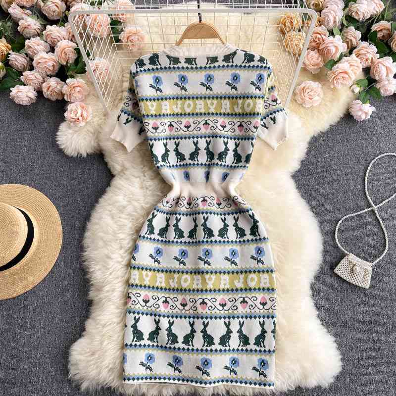 Cartoon Image Dress V-neck Temperament Fashion Slim Fit Woman Dress Short Sleeve Dresses For Women Summer 210515