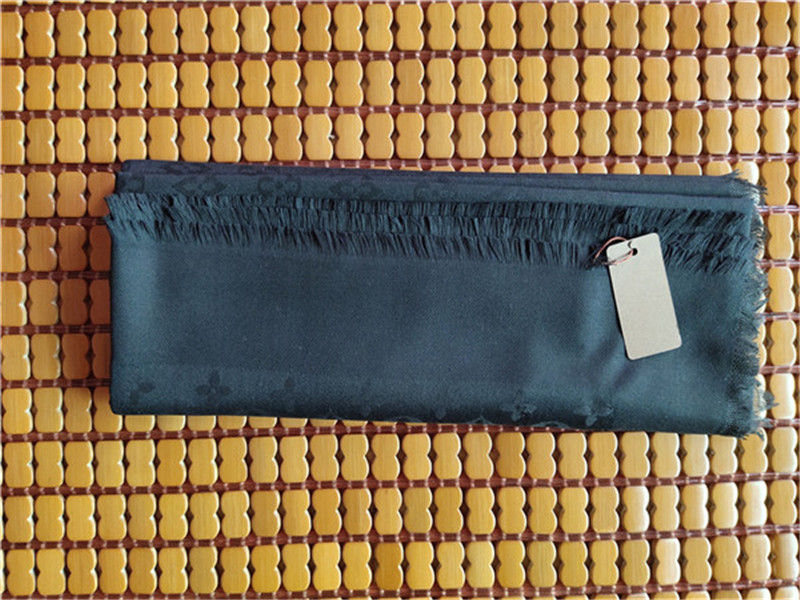 op selling High quality classic women scarf fashion scarves shawl 140*140cm mens cashmere scarf without box
op selling High quality classic women scarf fashion scarves shawl 140*140cm mens cashmere scarf without box