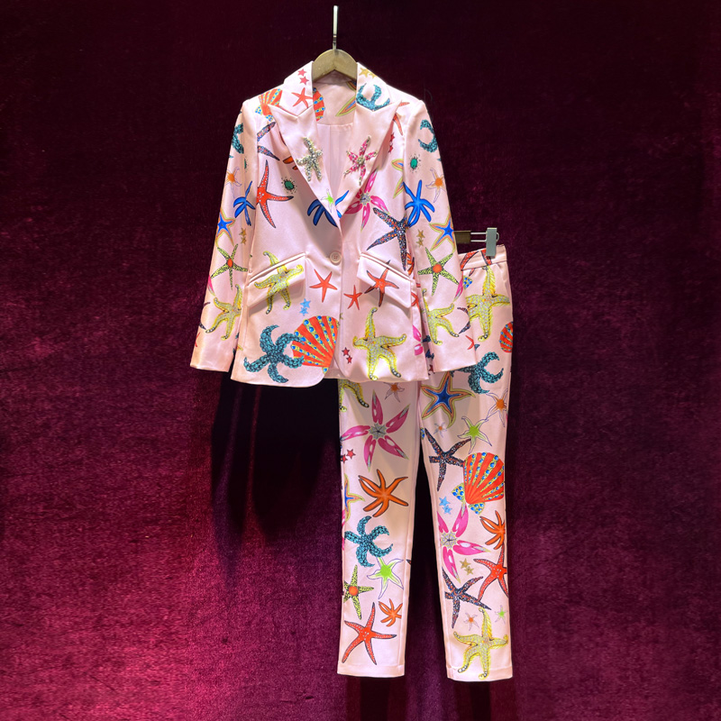 European and American women's autumn 2021 new Long sleeve nail zhuhai star shell print coat trousers fashion The pink suit 
European and American women's autumn 2021 new Long sleeve nail zhuhai star shell print coat trousers fashion The pink suit