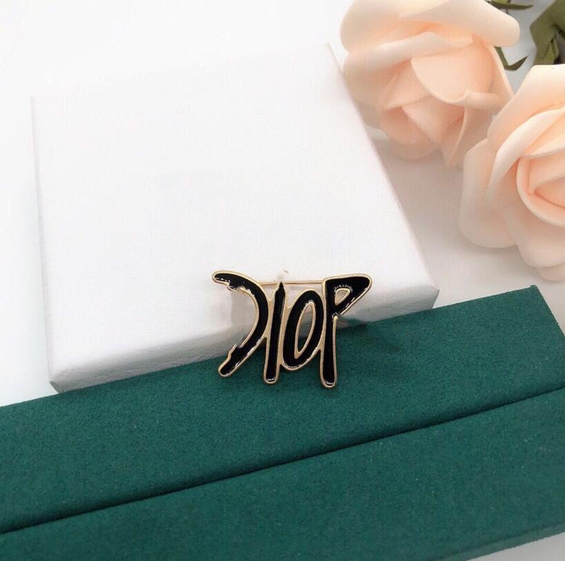2021 European and American letter brooch simple fashion dripping oil black coat suit accessories female high quality fast delivery, Gray
2021 European and American letter brooch simple fashion dripping oil black coat suit accessories female high quality fast delivery, Gray