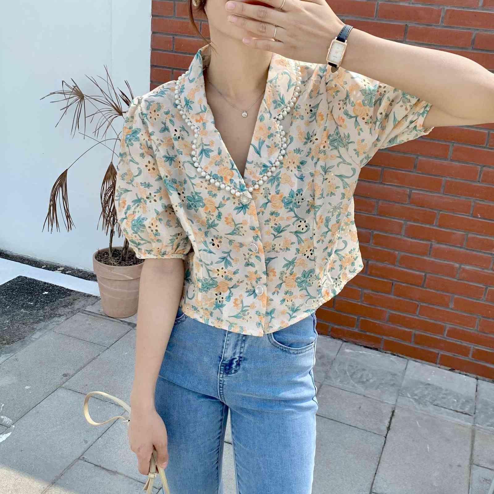 Korejpaa Women Shirt Summer French Temperament Pearl Embellished Doll Collar Floral Single-Breasted Puff Sleeve Blouses 210526
