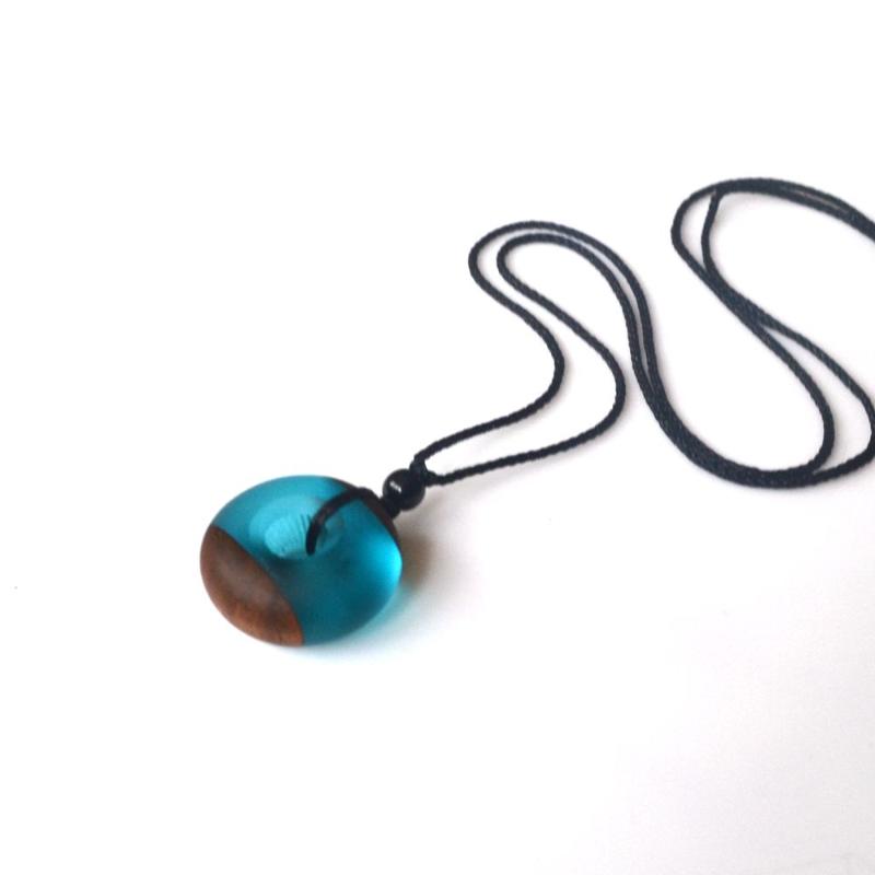 Pendant Necklaces Ancient Wood Resin With Characteristic Jewelry Necklace, Send Friends To Men And Women Wear Fashion Gift Pendants
Pendant Necklaces Ancient Wood Resin With Characteristic Jewelry Necklace, Send Friends To Men And Women Wear Fashion Gift Pendants