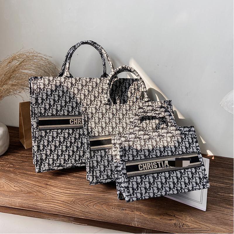 Street D-word large capacity women's 2021 new fashion Korean version One Shoulder Tote Bag ins foreign style portable small square bag
Street D-word large capacity women's 2021 new fashion Korean version One Shoulder Tote Bag ins foreign style portable small square bag