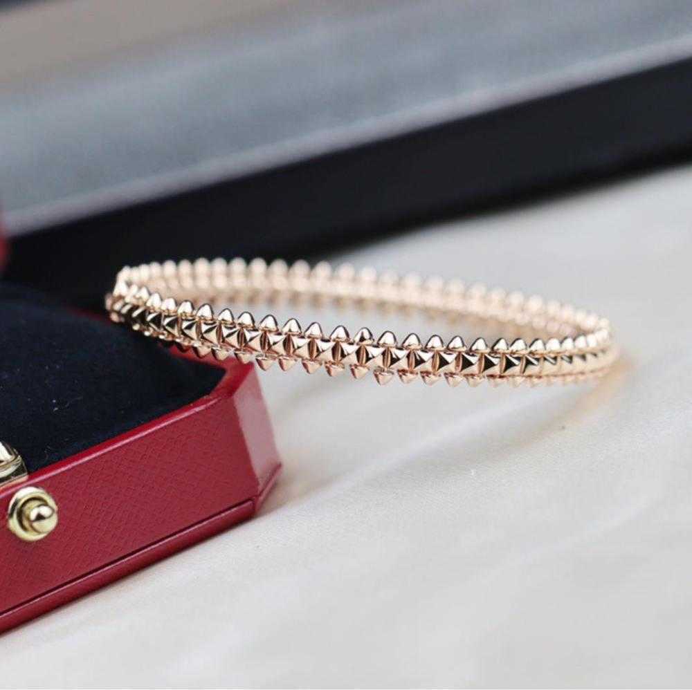 Famous Brand Top Quality European Luxury Jewelry For Women Marking Rivets Rose Gold Bangle Fashion Party Classic Bracelet
Famous Brand Top Quality European Luxury Jewelry For Women Marking Rivets Rose Gold Bangle Fashion Party Classic Bracelet