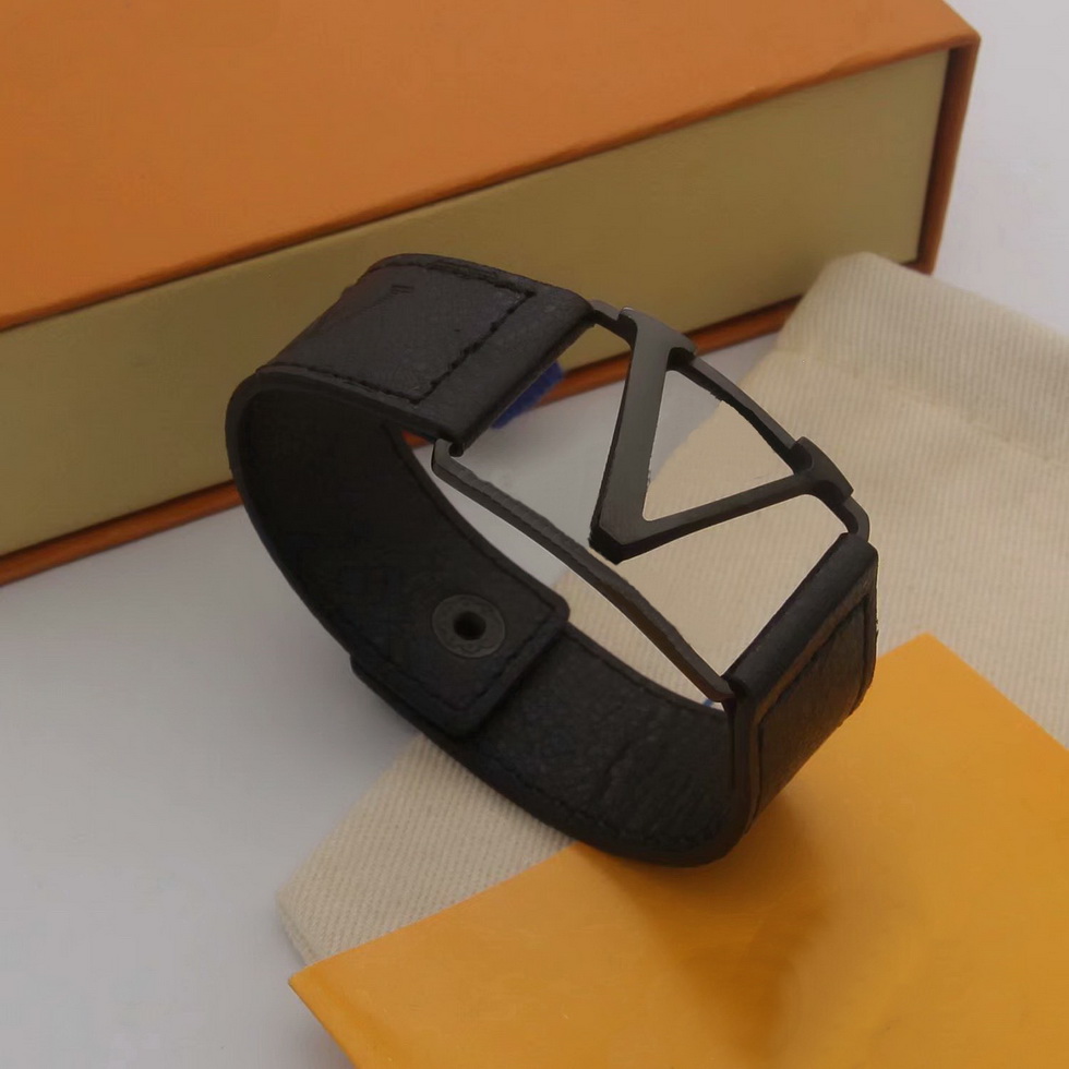 Europe America Fashion Style Men Lady Women Hollow Out V Letter Print Flower Pattern Wide Leather Bracelet Bangle M6295D 
Europe America Fashion Style Men Lady Women Hollow Out V Letter Print Flower Pattern Wide Leather Bracelet Bangle M6295D