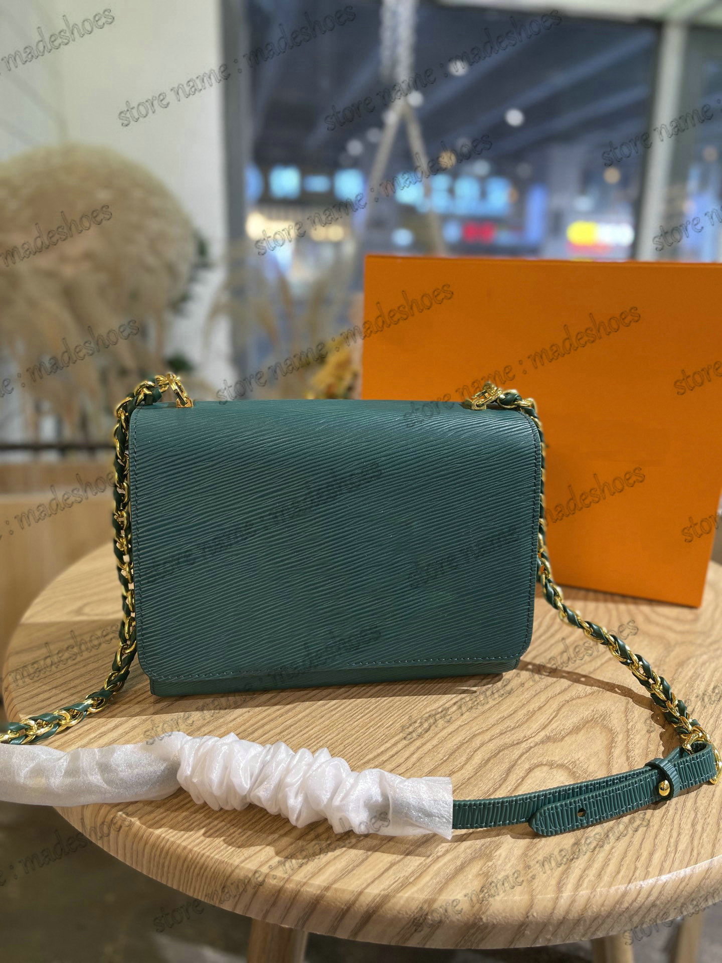 Women Designer Twist MM Handlbag Twist lock Handle Bag Leather braided Chain Shoulder Pad Bags Luxurys Deisgners Handbag Vintage CrossBody Denim Flap
Women Designer Twist MM Handlbag Twist lock Handle Bag Leather braided Chain Shoulder Pad Bags Luxurys Deisgners Handbag Vintage CrossBody Denim Flap