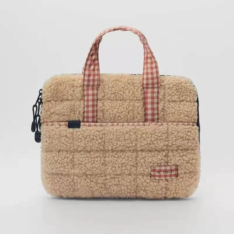 Evening Bags Designer Brand Ipad Bag For Women Plush Handbags Fashion Laptop Student Casual Lambswool 11 Inch Set Office Liner
Evening Bags Designer Brand Ipad Bag For Women Plush Handbags Fashion Laptop Student Casual Lambswool 11 Inch Set Office Liner