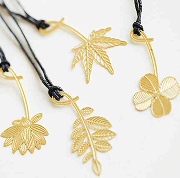 Stationery Korean Exquisite Metal Bookmark Gold Plated Hollow Book Clip Creative Bookzicard Hanging Rope Plant Style
Stationery Korean Exquisite Metal Bookmark Gold Plated Hollow Book Clip Creative Bookzicard Hanging Rope Plant Style