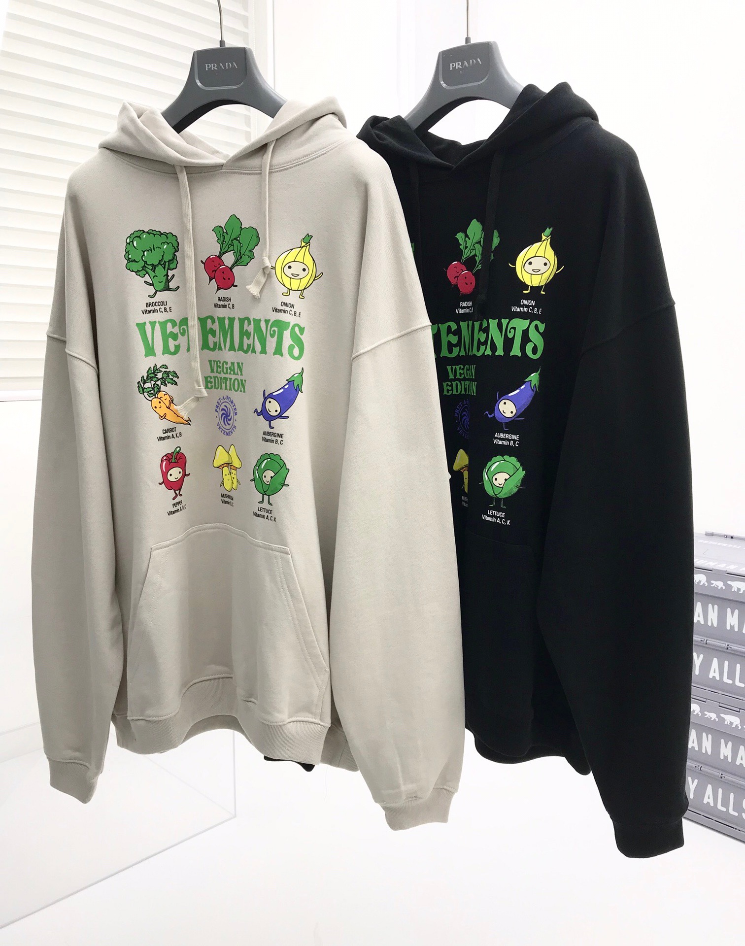 2021ss spring and summer new high grade cotton printing short sleeve round neck panel T-Shirt Size: m-l-xl-xxl-xxxl Color: black white BVV62
2021ss spring and summer new high grade cotton printing short sleeve round neck panel T-Shirt Size: m-l-xl-xxl-xxxl Color: black white BVV62