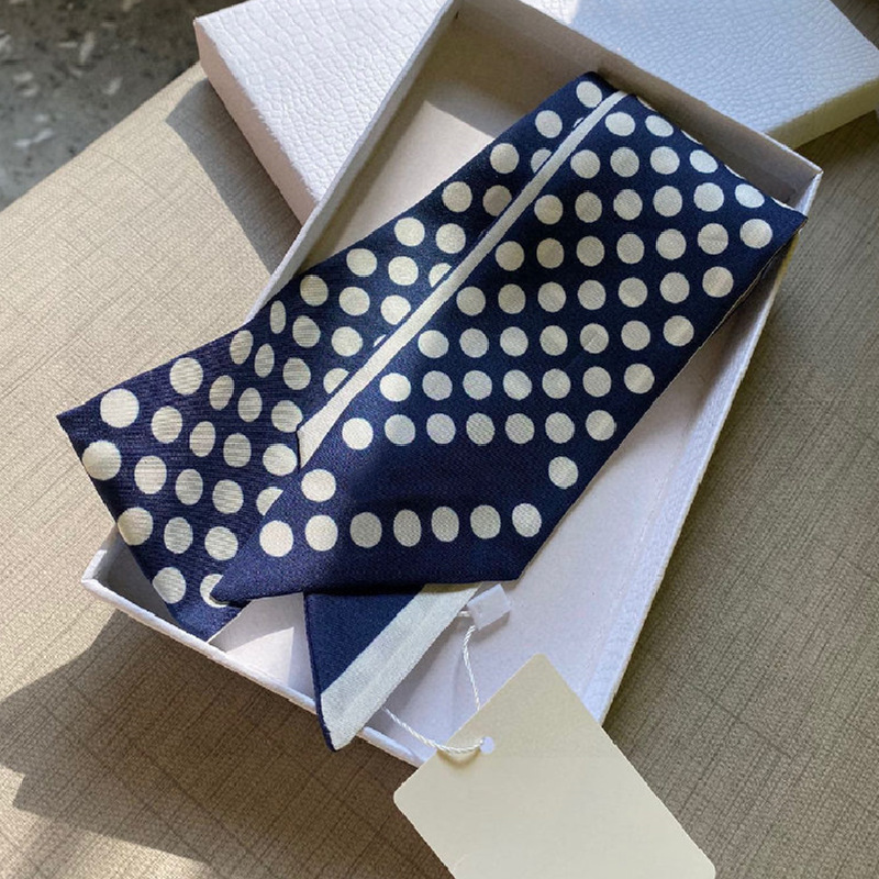 luxury designer design Woman's Scarf, Fashion letter copy Handbag Scarves, Neckties, Hair bundles ,100% silk material Wraps 6*100
luxury designer design Woman's Scarf, Fashion letter copy Handbag Scarves, Neckties, Hair bundles ,100% silk material Wraps 6*100