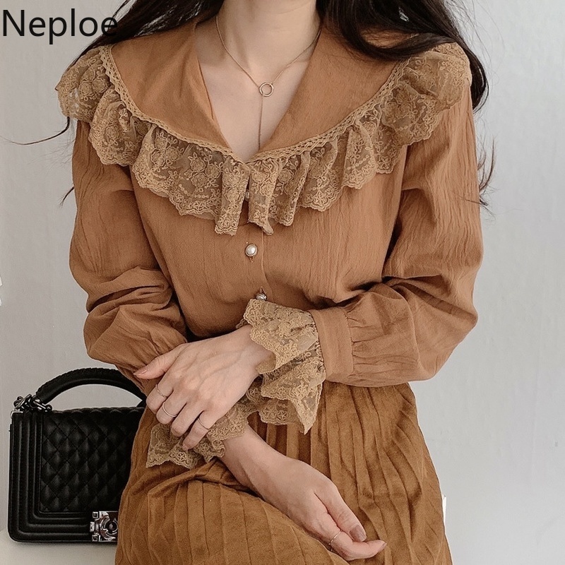Neploe Women's Blouse Solid Elegant Temperament Tops Spring Korean Lace turn-down collar Pearl Button Flared Sleeve Shirt 4H418 210422