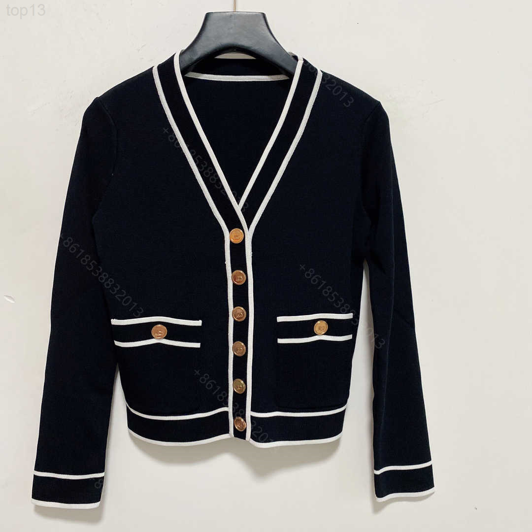 Designer cc Classic winter women sweater hoodies wool cchen brand knit sweaters jackets button pocket knitted cardigan coats high-end hooded, 2# packing bag
Designer cc Classic winter women sweater hoodies wool cchen brand knit sweaters jackets button pocket knitted cardigan coats high-end hooded, 2# packing bag